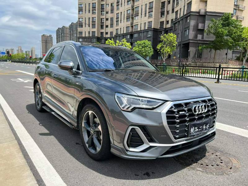 Audi Q3 2022 car image #3