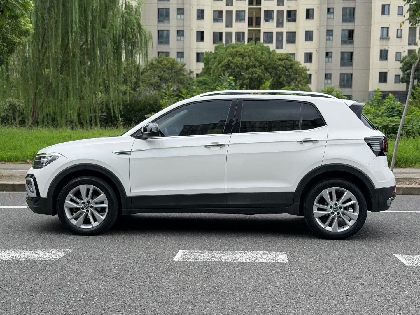 Volkswagen T-Cross 2021 car image #3