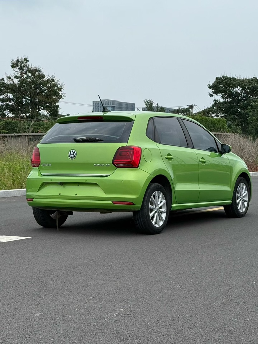 Volkswagen Polo 2015 car image #6