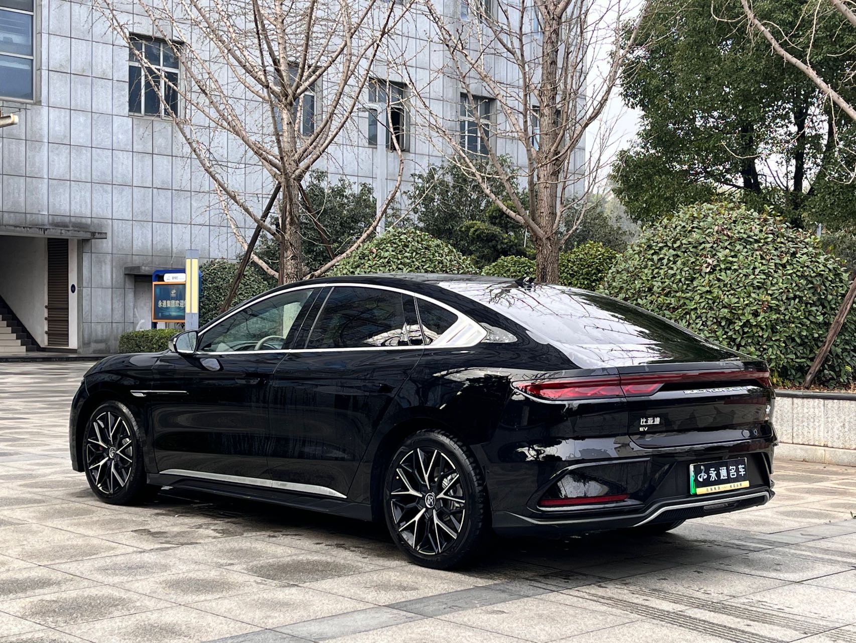 BYD Han 2024 car image #9