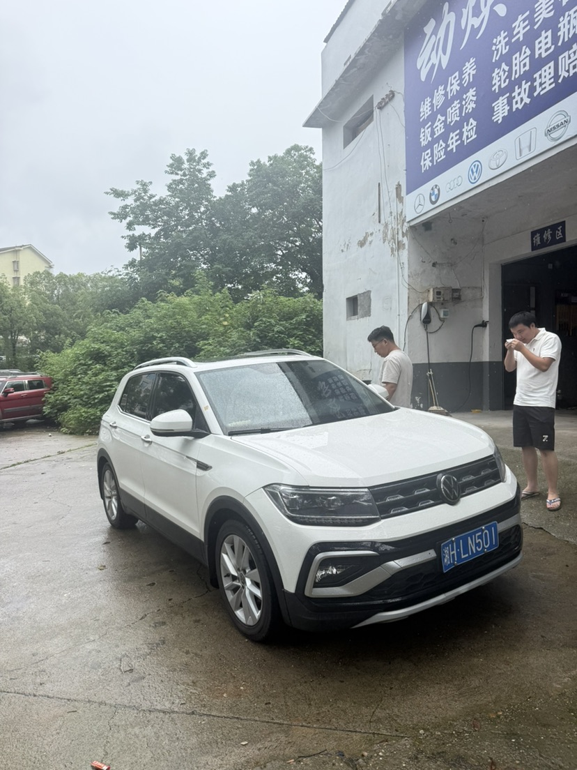 Volkswagen T-Cross 2021 Volkswagen T-Cross 2021 car image