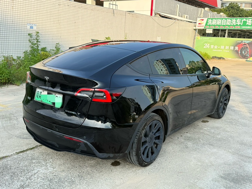 Tesla Model Y 2022 #5 Tesla Model Y 2022 car image #5