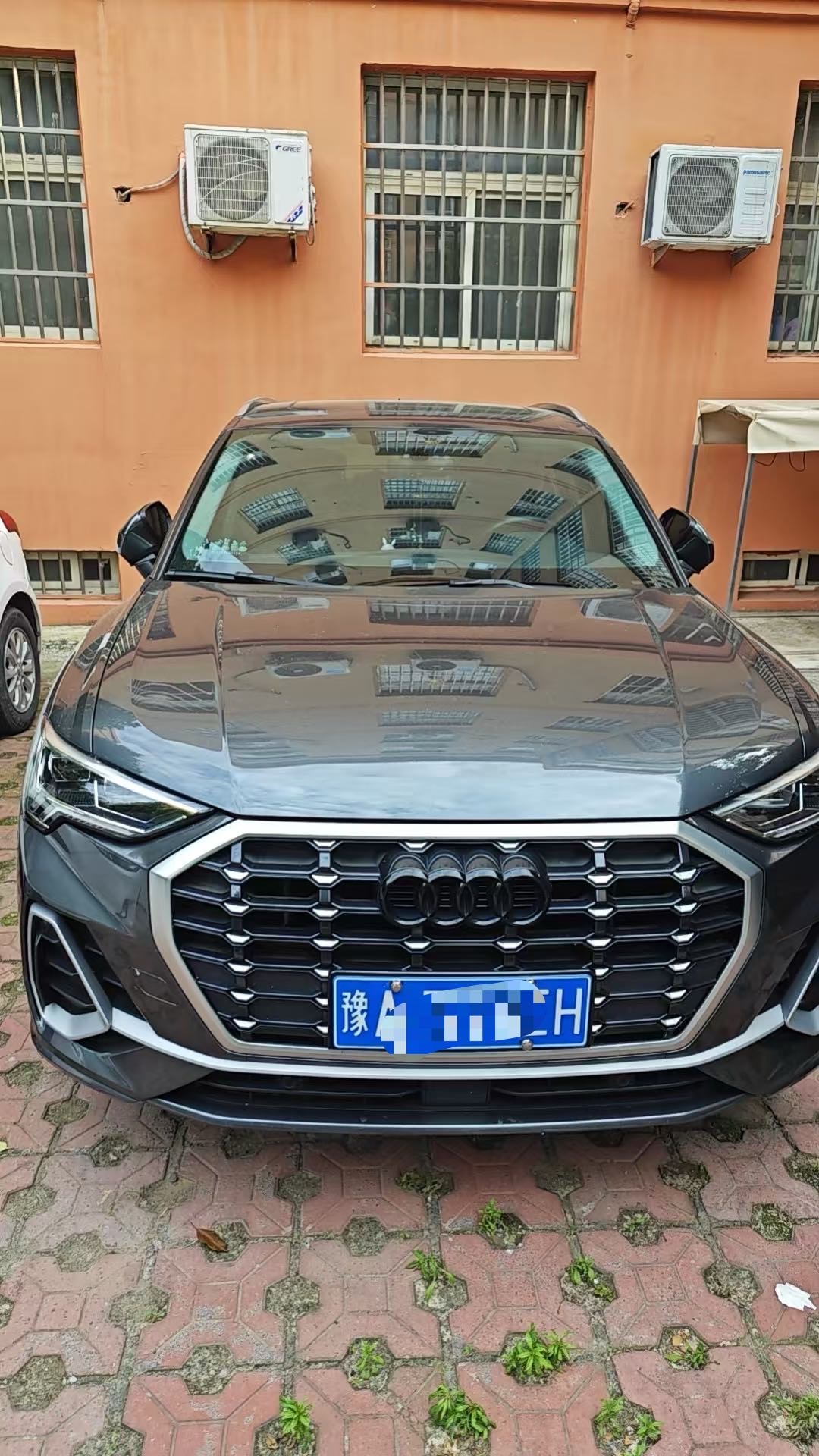 Audi Q3 2023 car image 