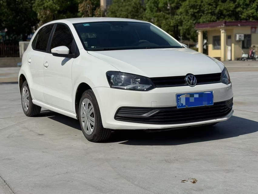 Volkswagen Polo 2015 car image #3