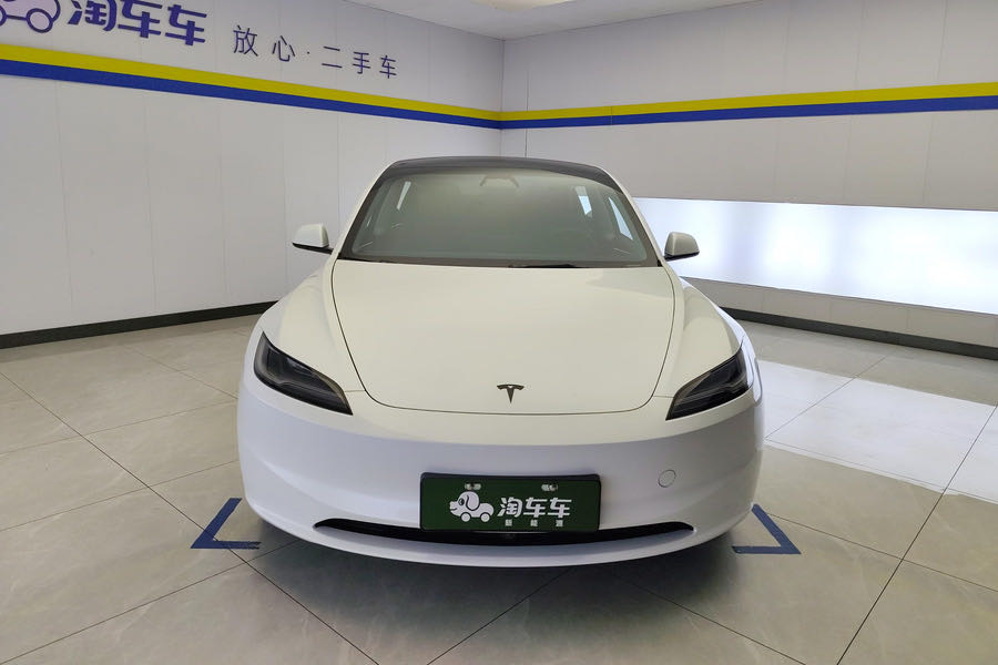 Tesla Model 3 2025 car image #2