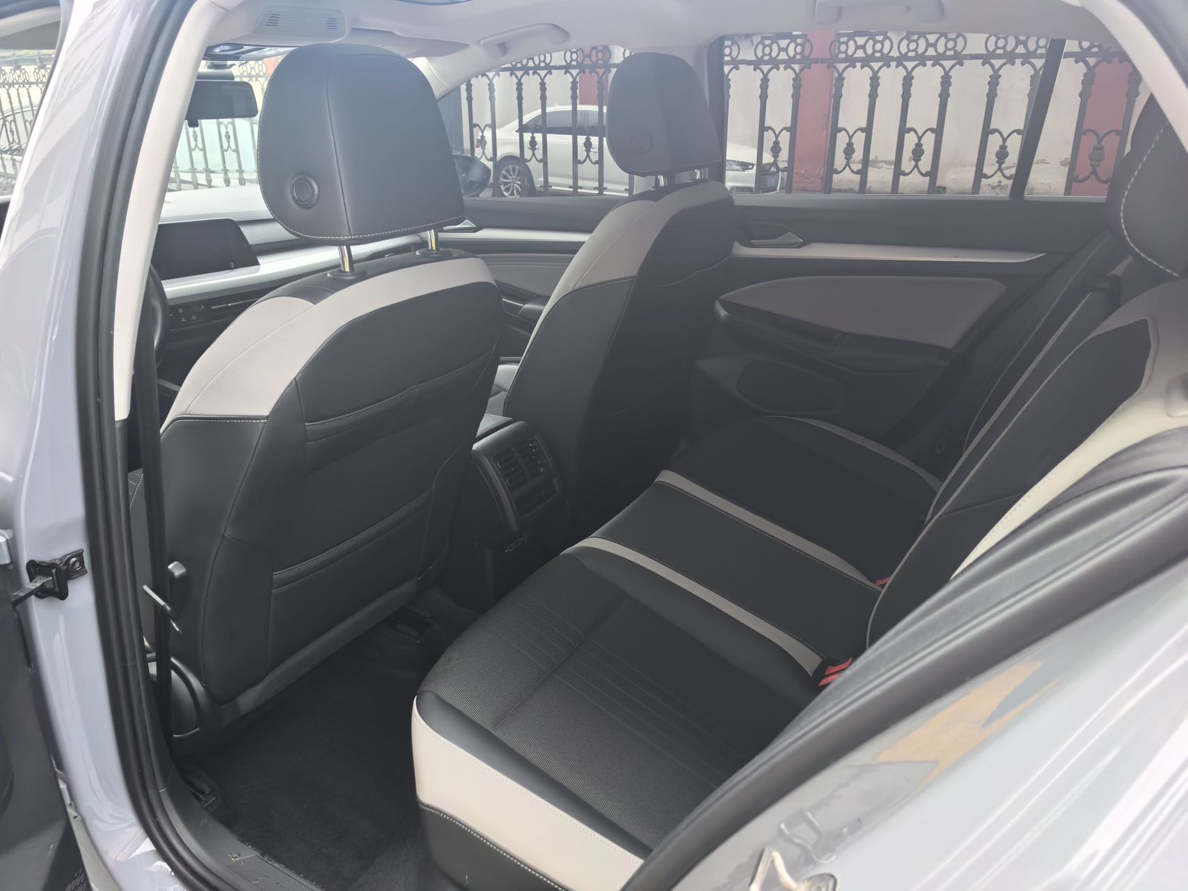 Volkswagen Golf 2021 car image #3