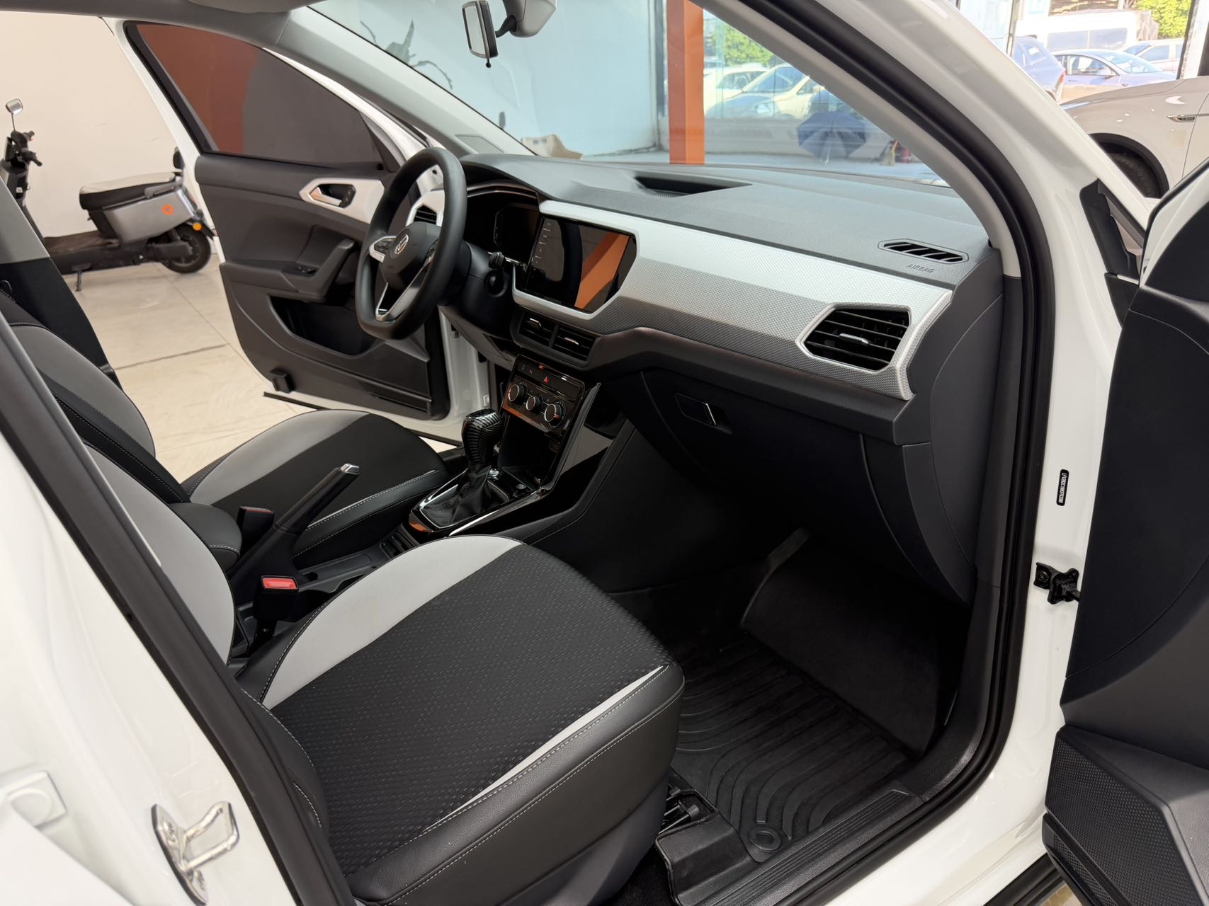 Volkswagen Tacqua 2022 car image #10
