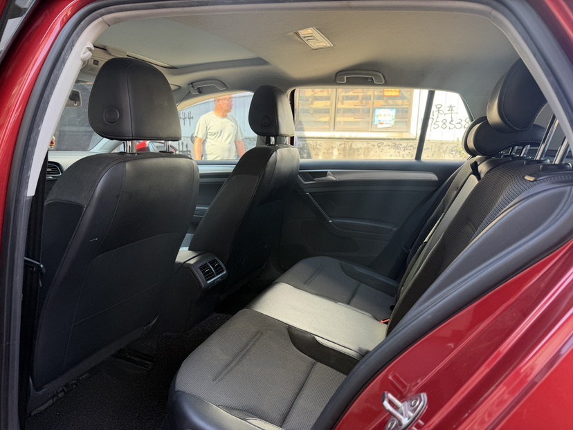 Volkswagen Golf 2018 car image #6