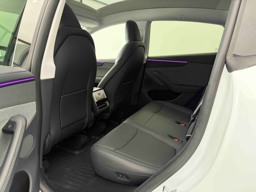 Tesla Model Y 2025 #8 Tesla Model Y 2025 car image #8
