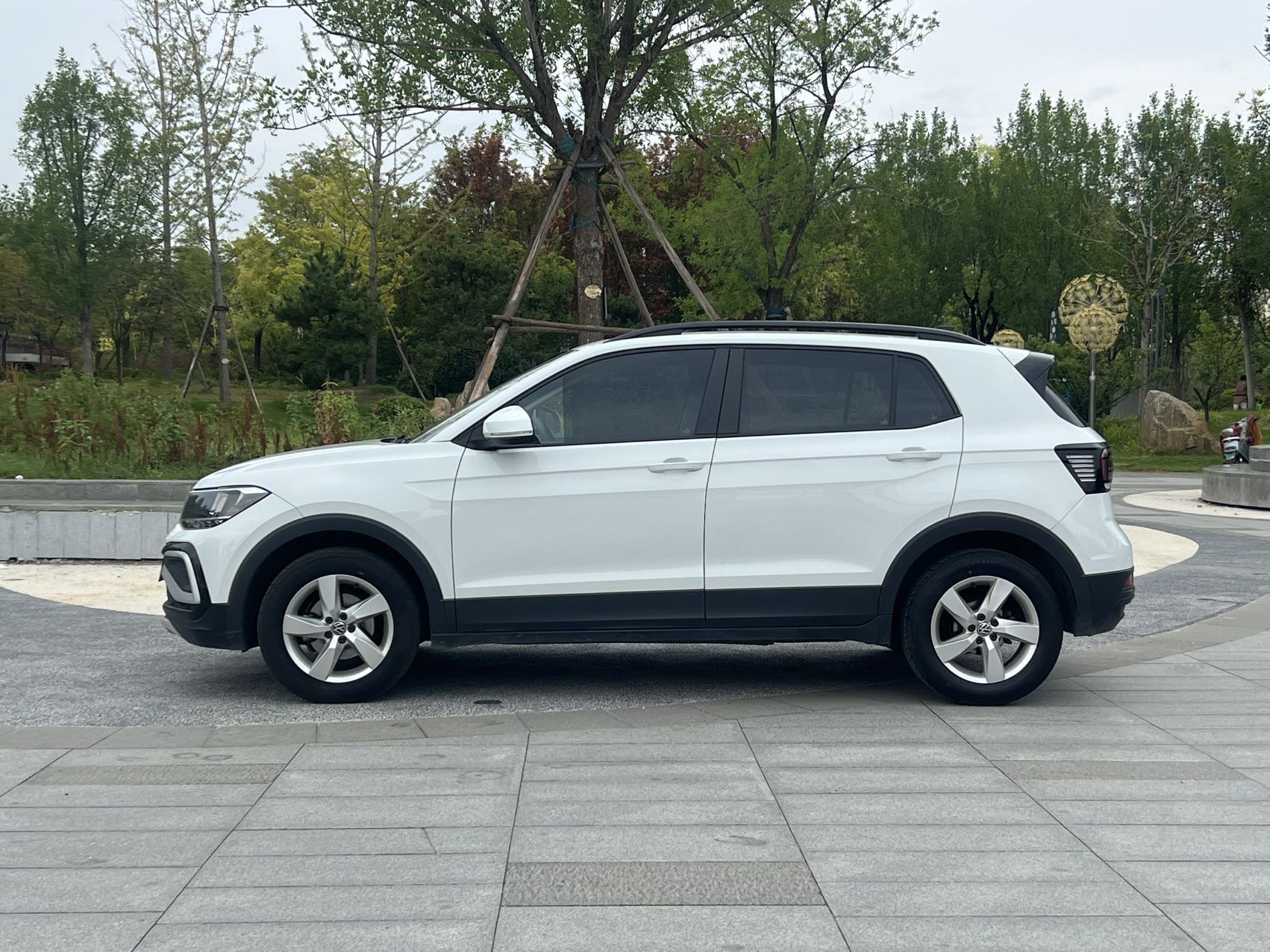Volkswagen T-Cross 2023 immagine di auto #3