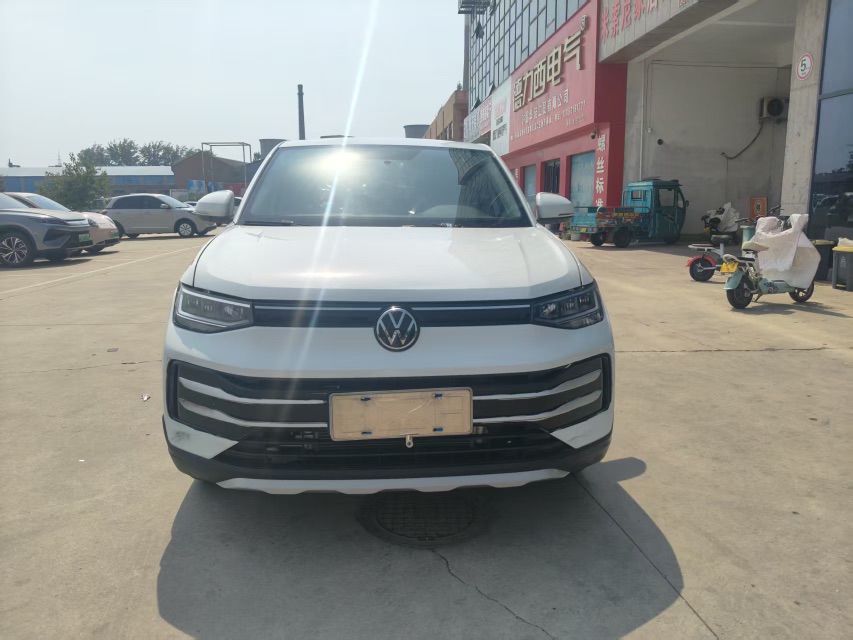Volkswagen Tharu 2025 car image #2