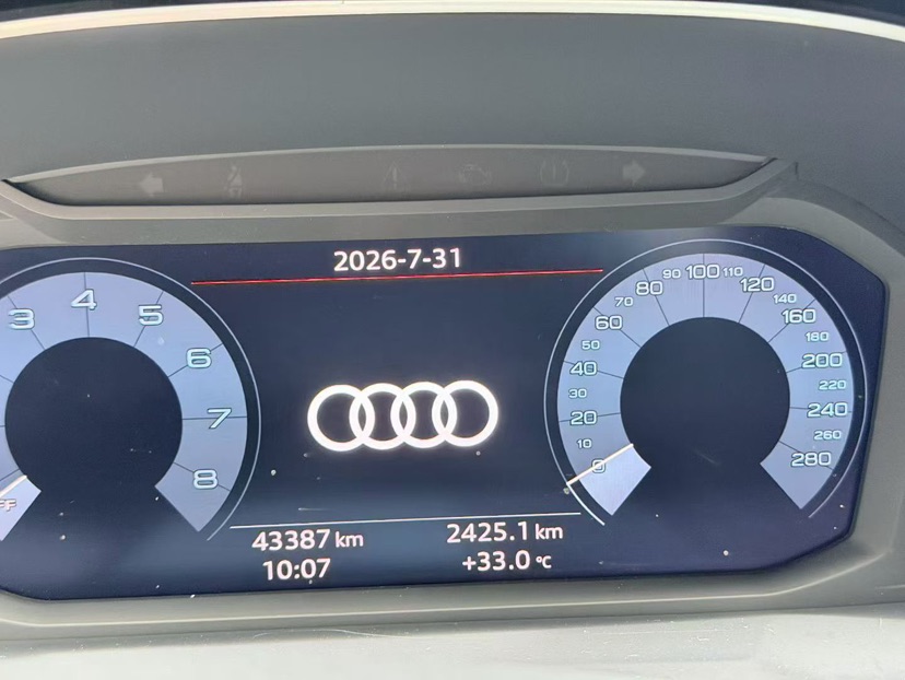 Audi Q3 2021 car image #5
