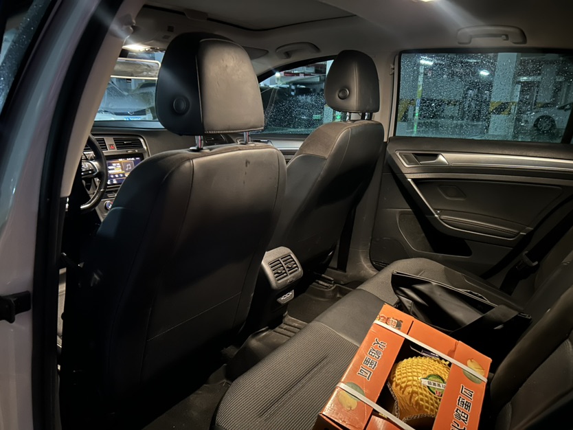 Volkswagen Golf 2019 car image #3