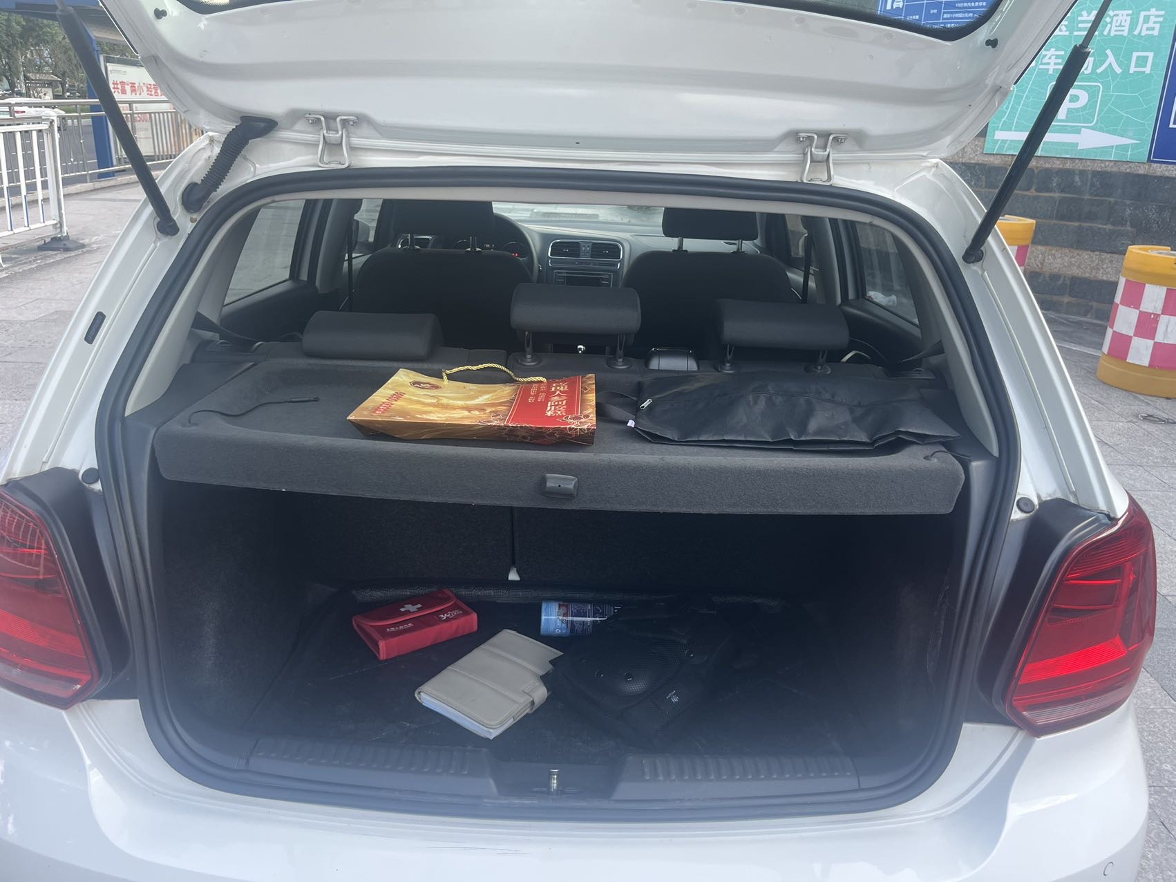 Volkswagen Polo 2014 car image #8