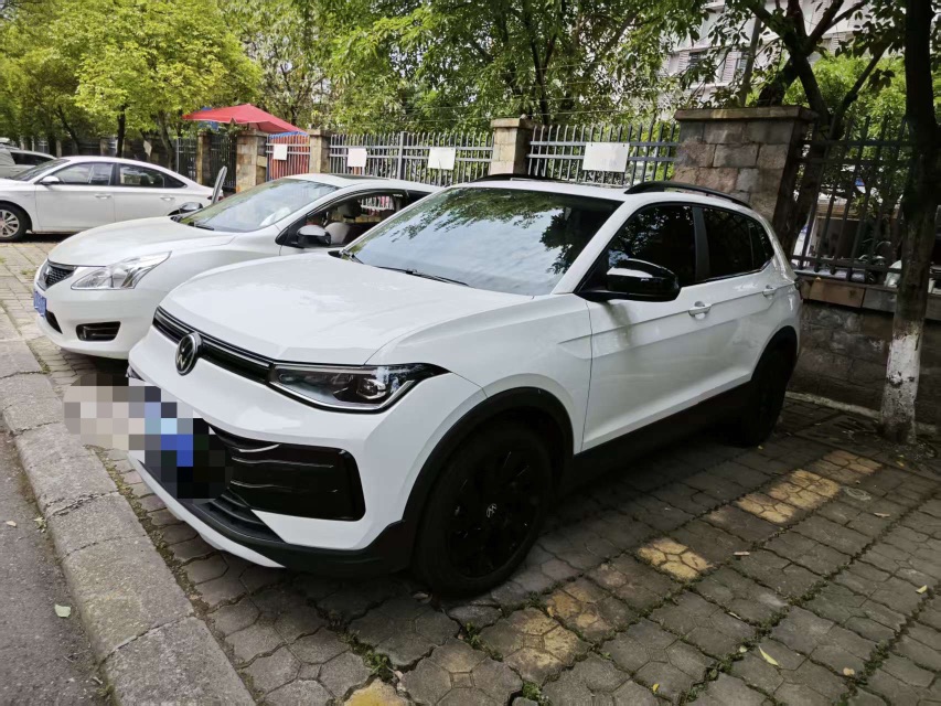 Volkswagen Tharu 2025 car image #5