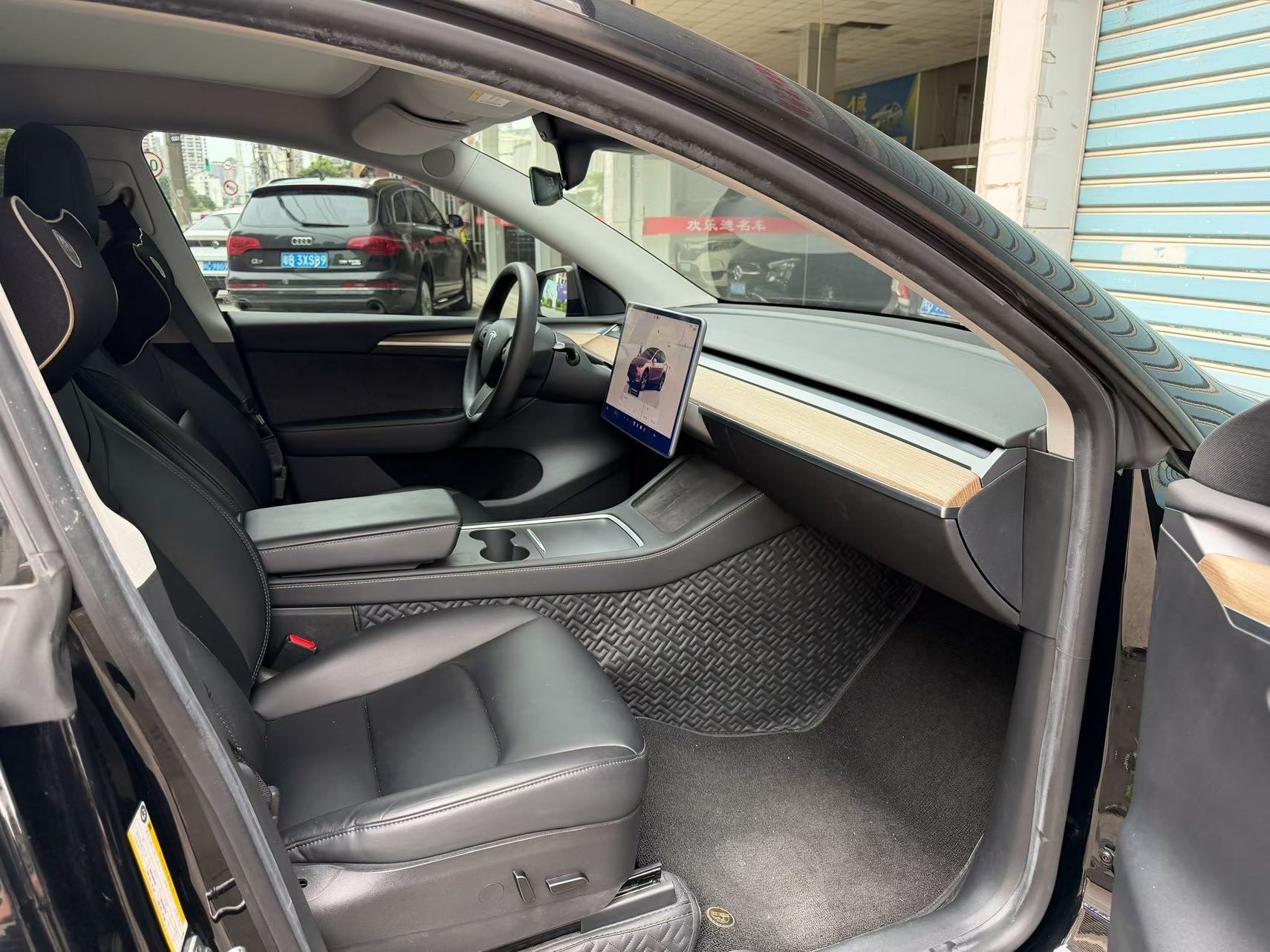 Tesla Model Y 2022 car image #9