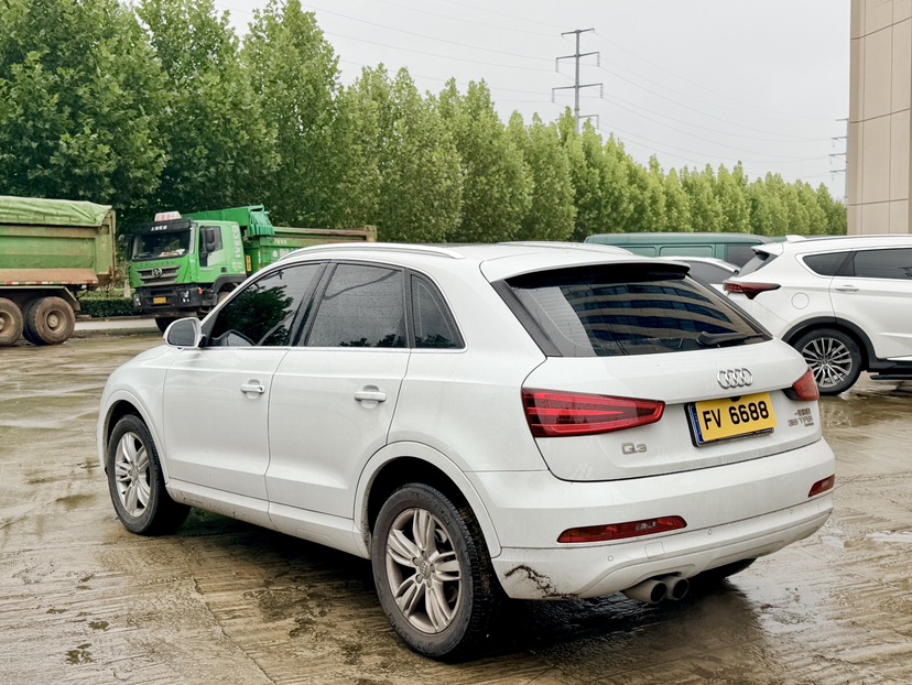 Audi Q3 2015 car image #6