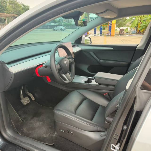 Tesla Model Y 2024 #7 Tesla Model Y 2024 car image #7