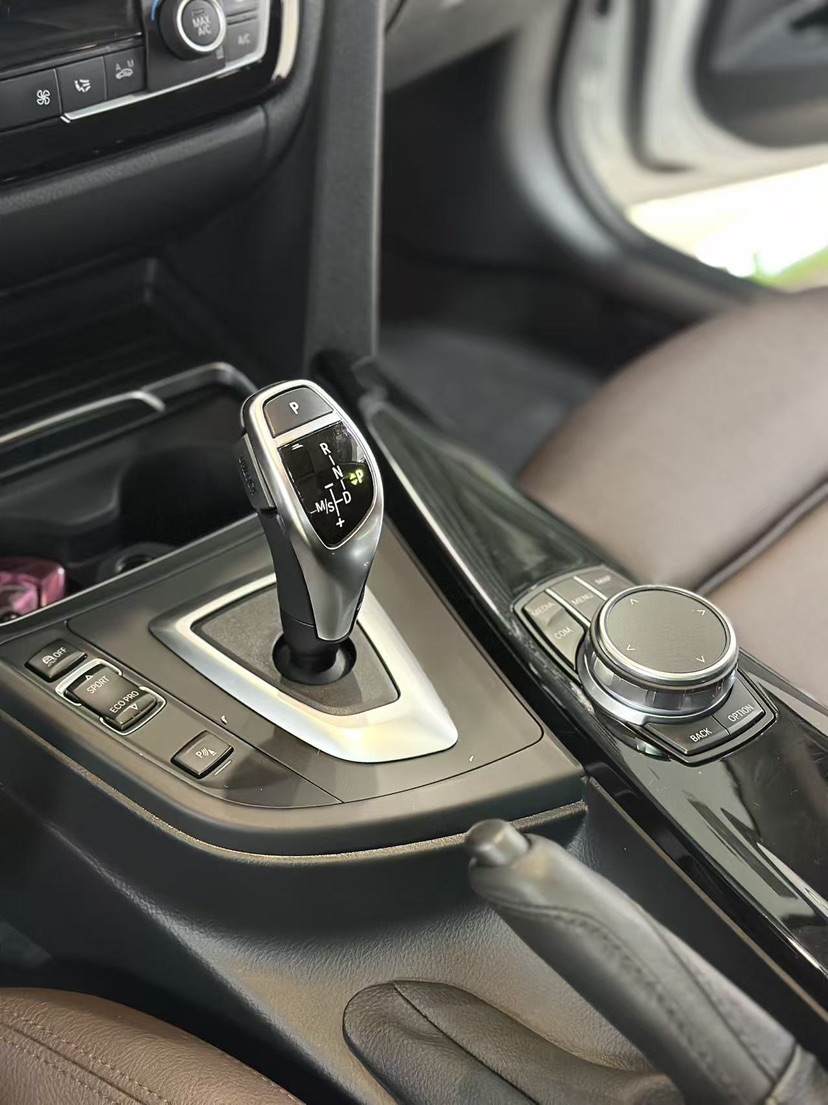 BMW 3 Series 2019 #8 BMW 3 Series 2019 car image #8