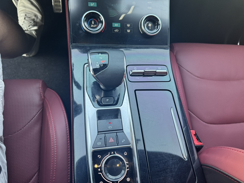 Jetour X70 PLUS 2022 #13 Jetour X70 PLUS 2022 car image #13