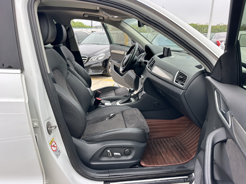 Audi Q3 2018 immagine di auto #9