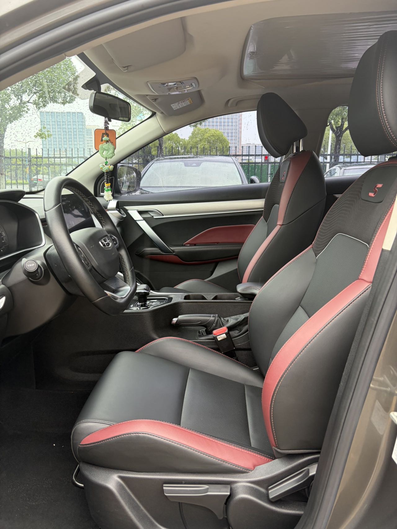 GEELY Coolray 2022 car image #4