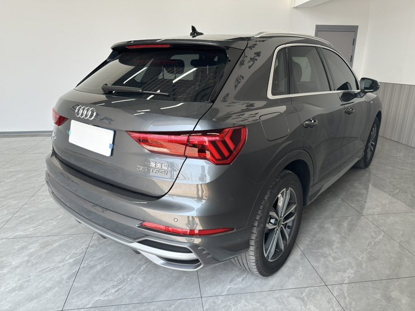 Audi Q3 2023 car image #6