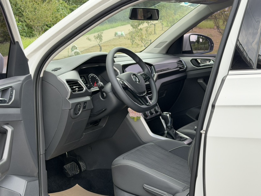 Volkswagen T-Cross 2020 #3 Volkswagen T-Cross 2020 car image #3