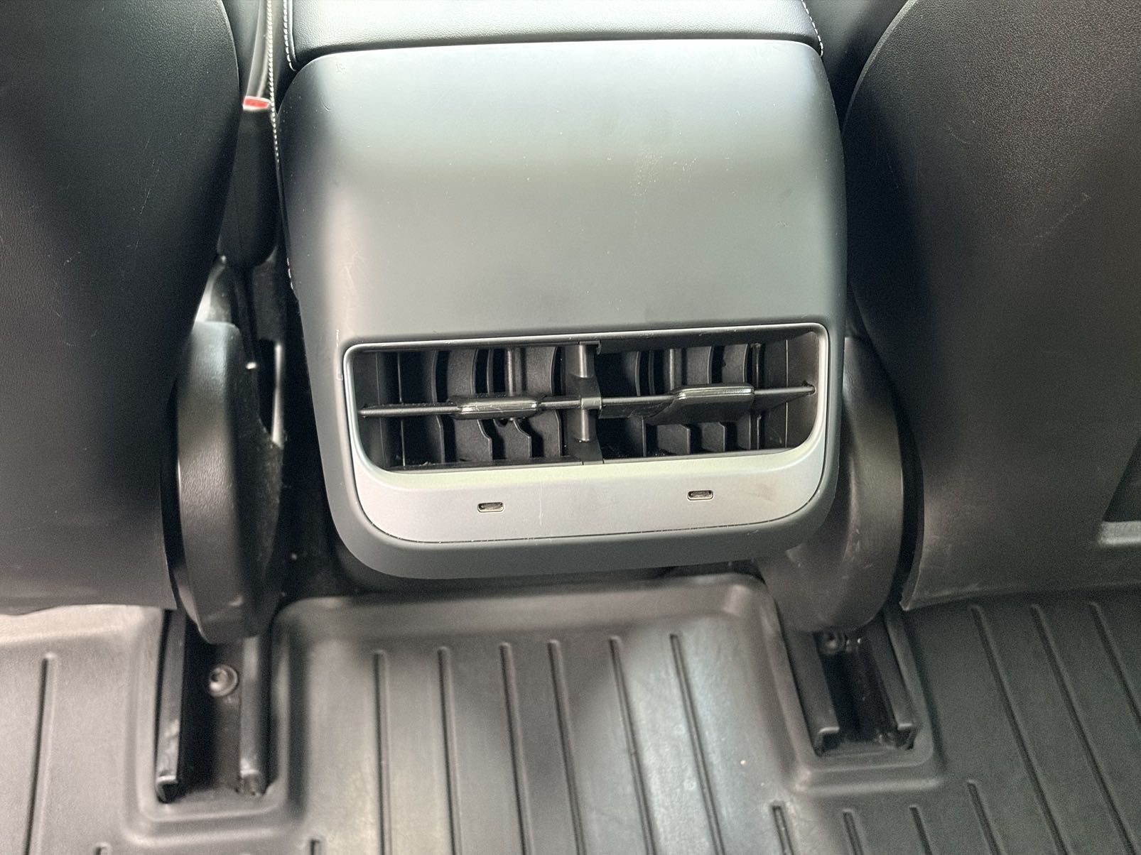 Tesla Model 3 2022 car image #13