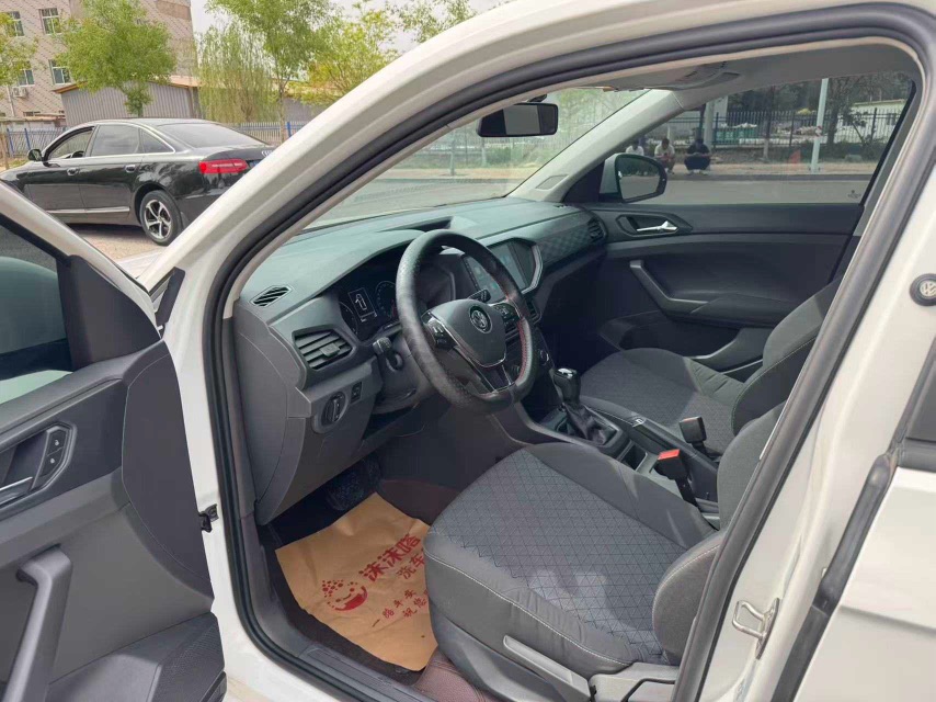 Volkswagen T-Cross 2020 car image #4
