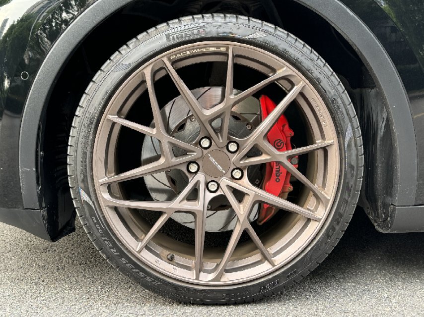 Tesla Model Y 2023 car image #12