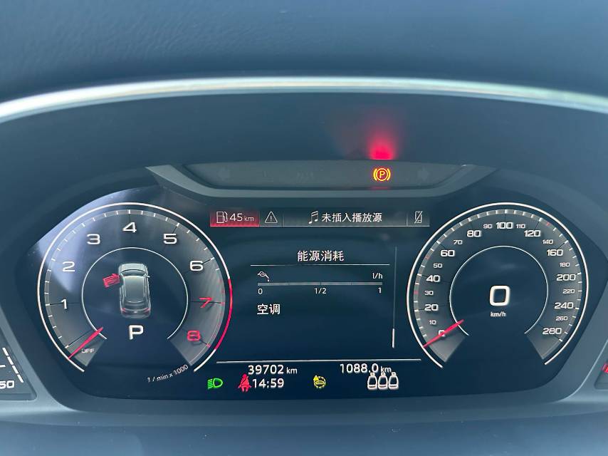 Audi Q3 2022 car image #11
