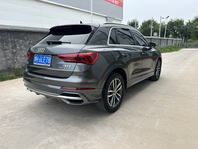 Audi Q3 2023 car image #8
