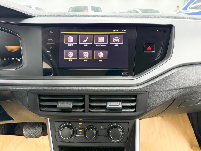 Volkswagen Polo 2023 car image #8