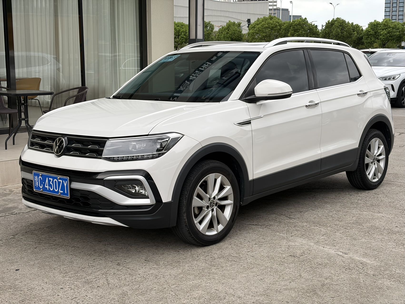 Volkswagen T-Cross 2021 car image #2