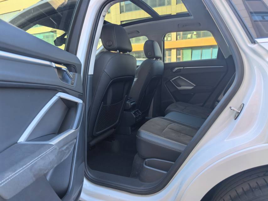 Audi Q3 2023 car image #8