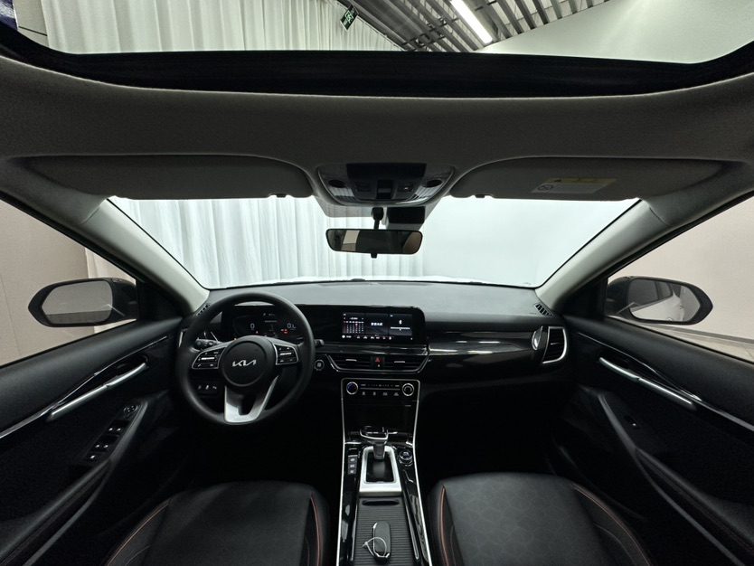 Kia Seltos 2023 car image #9