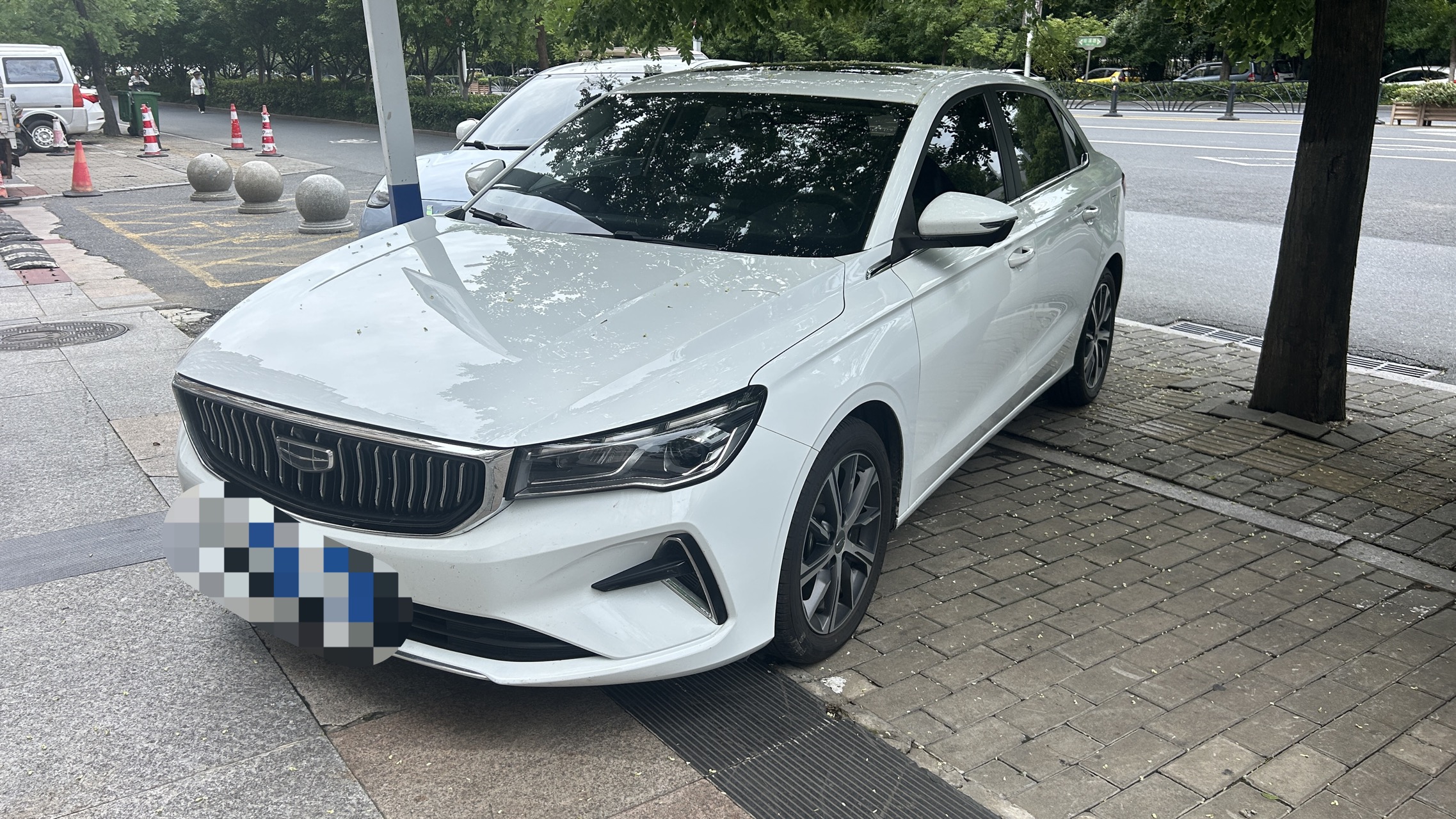 GEELY Emgrand 2022 car image #2
