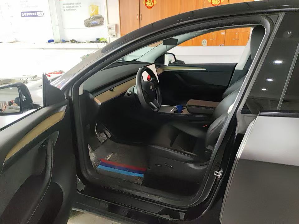 Tesla Model Y 2022 #2 Tesla Model Y 2022 car image #2