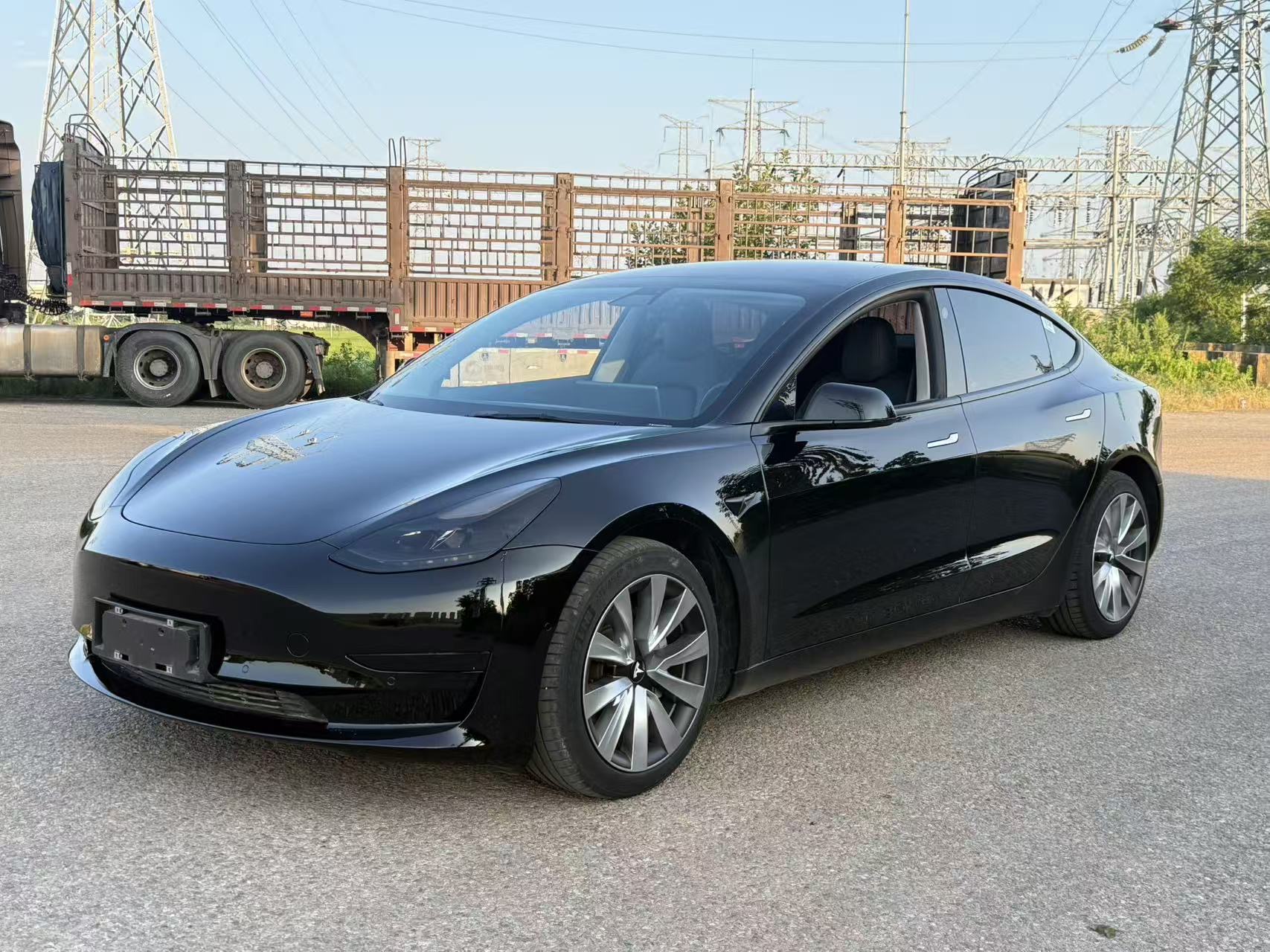 Tesla Model 3 2021 car image 