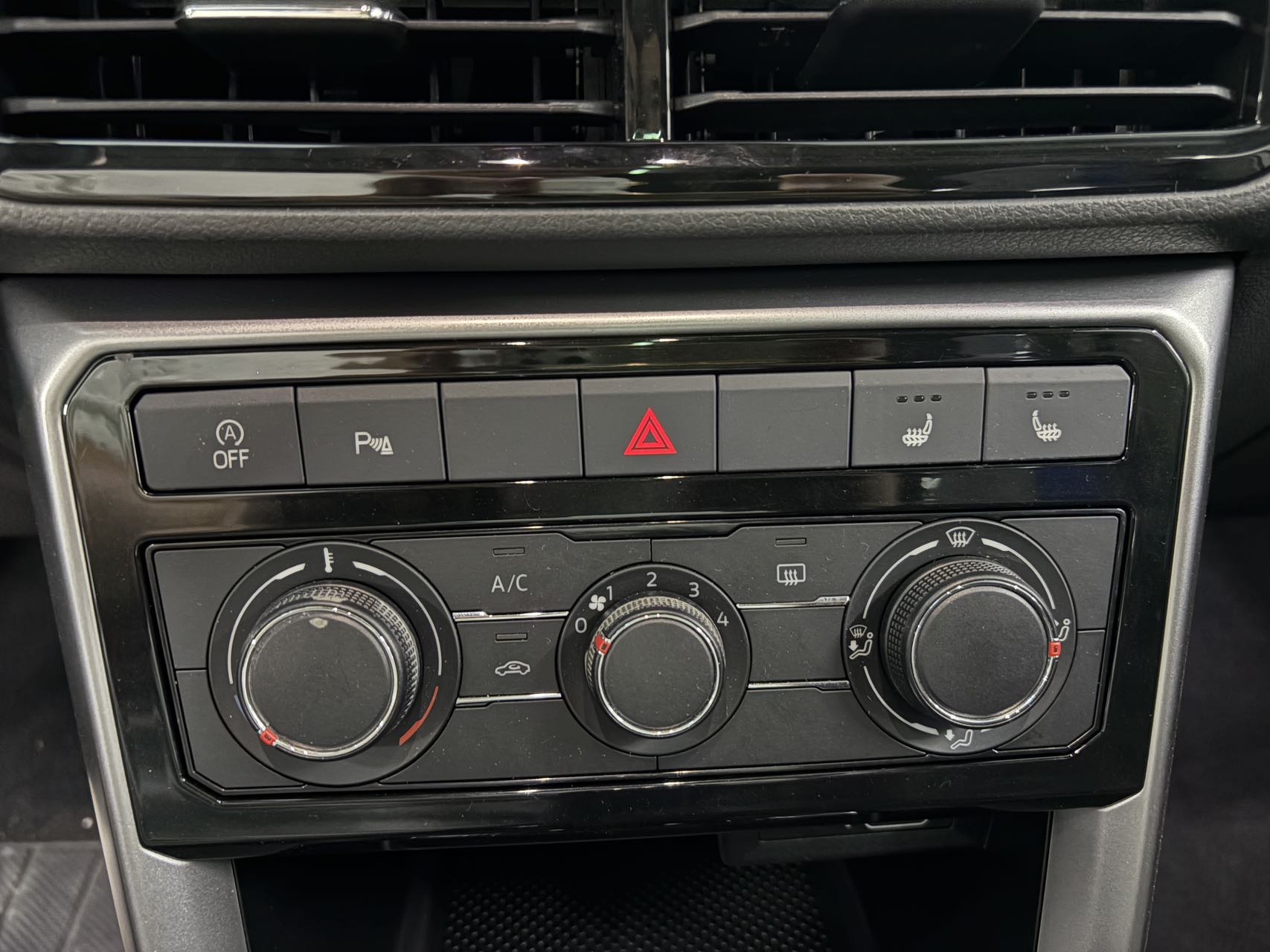 Volkswagen T-Cross 2023 car image #7