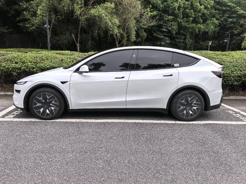 Tesla Model Y L 2025 #9 Tesla Model Y L 2025 car image #9