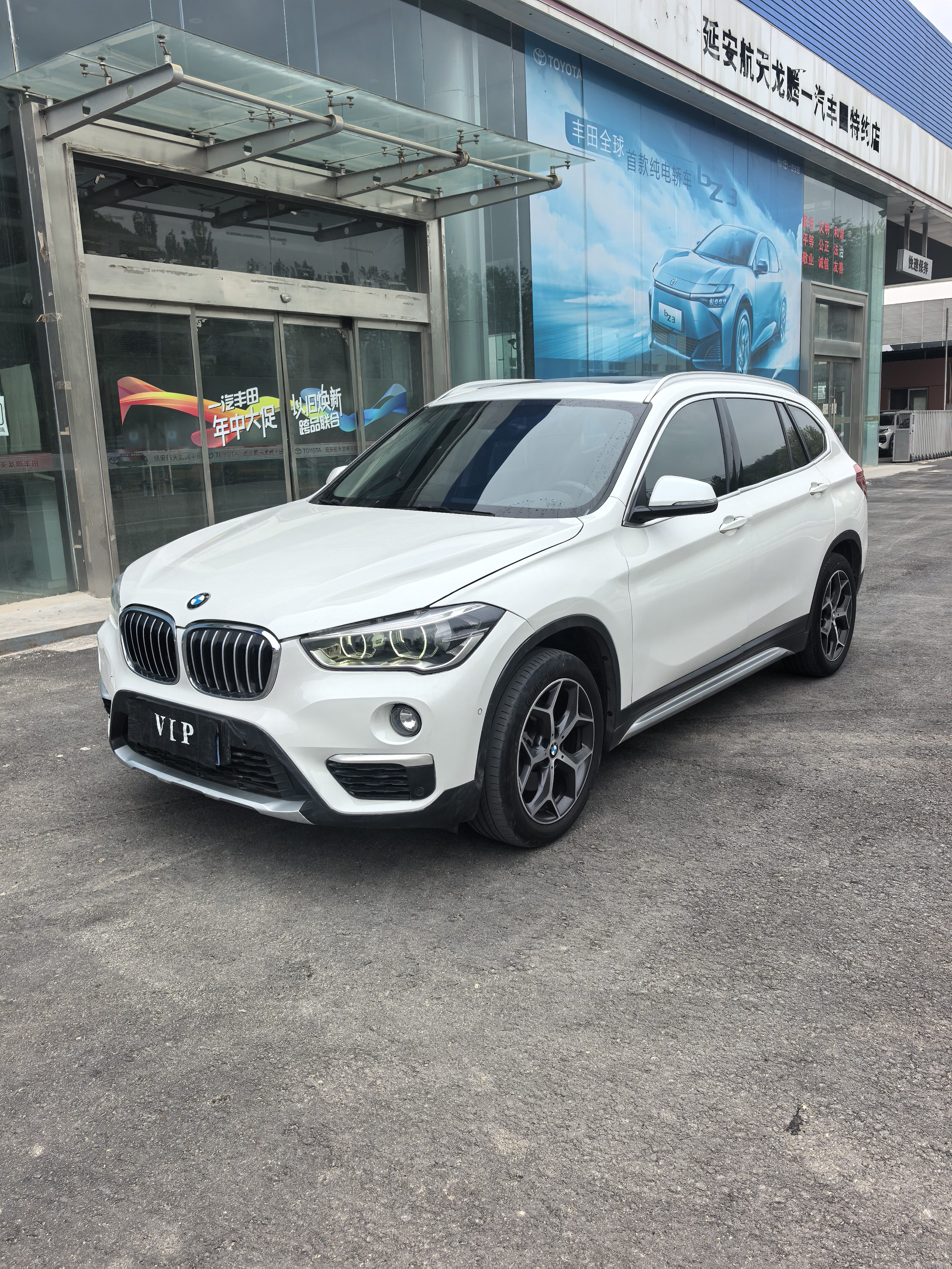BMW X1 2019 BMW X1 2019 car image