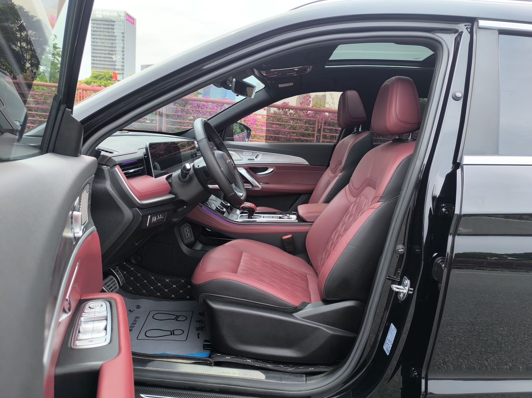 Jetour X70 PLUS 2023 car image #12