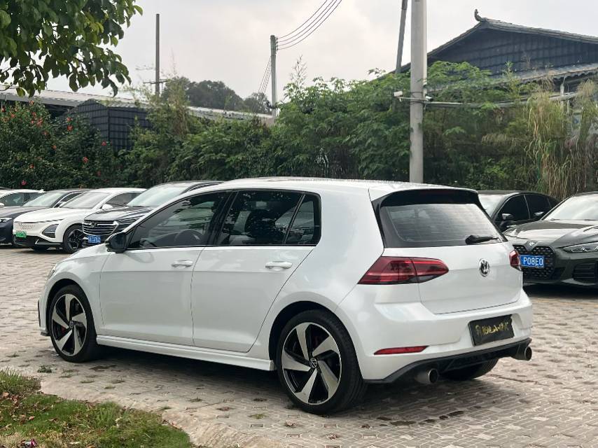 Volkswagen Golf 2016 car image #9