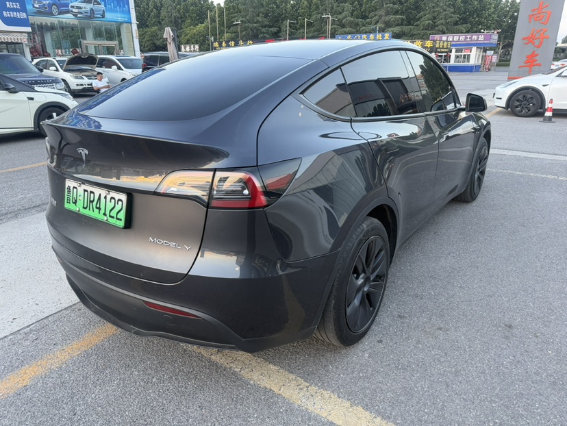 Tesla Model Y 2024 #8 Tesla Model Y 2024 car image #8