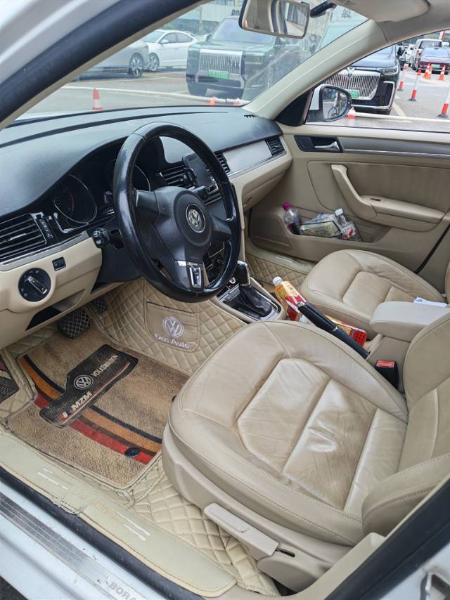Volkswagen Bora 2014 car image #3