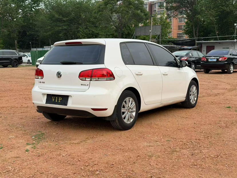 Volkswagen Golf 2013 car image #9