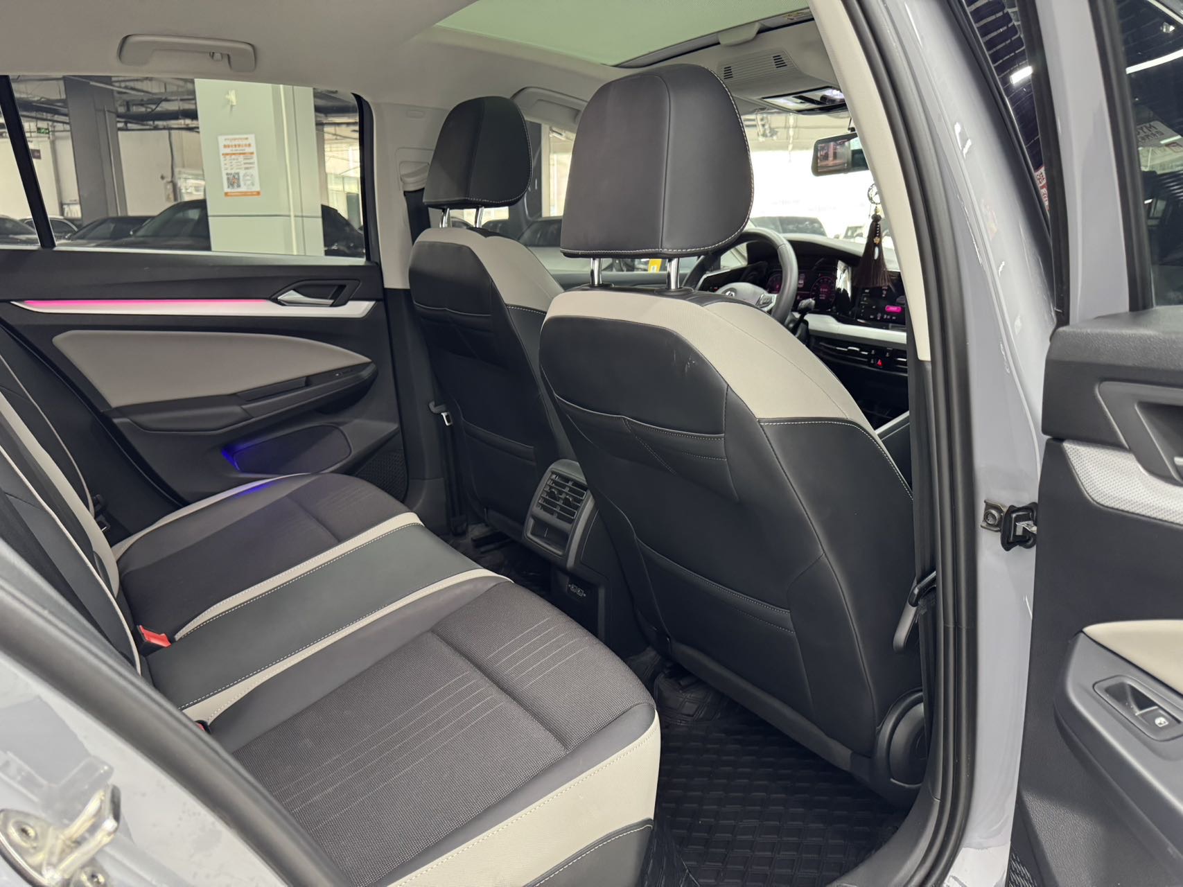Volkswagen Golf 2022 car image #10