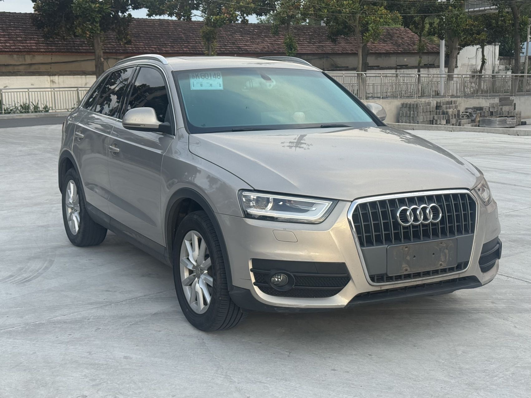 Audi Q3 2015 car image #3